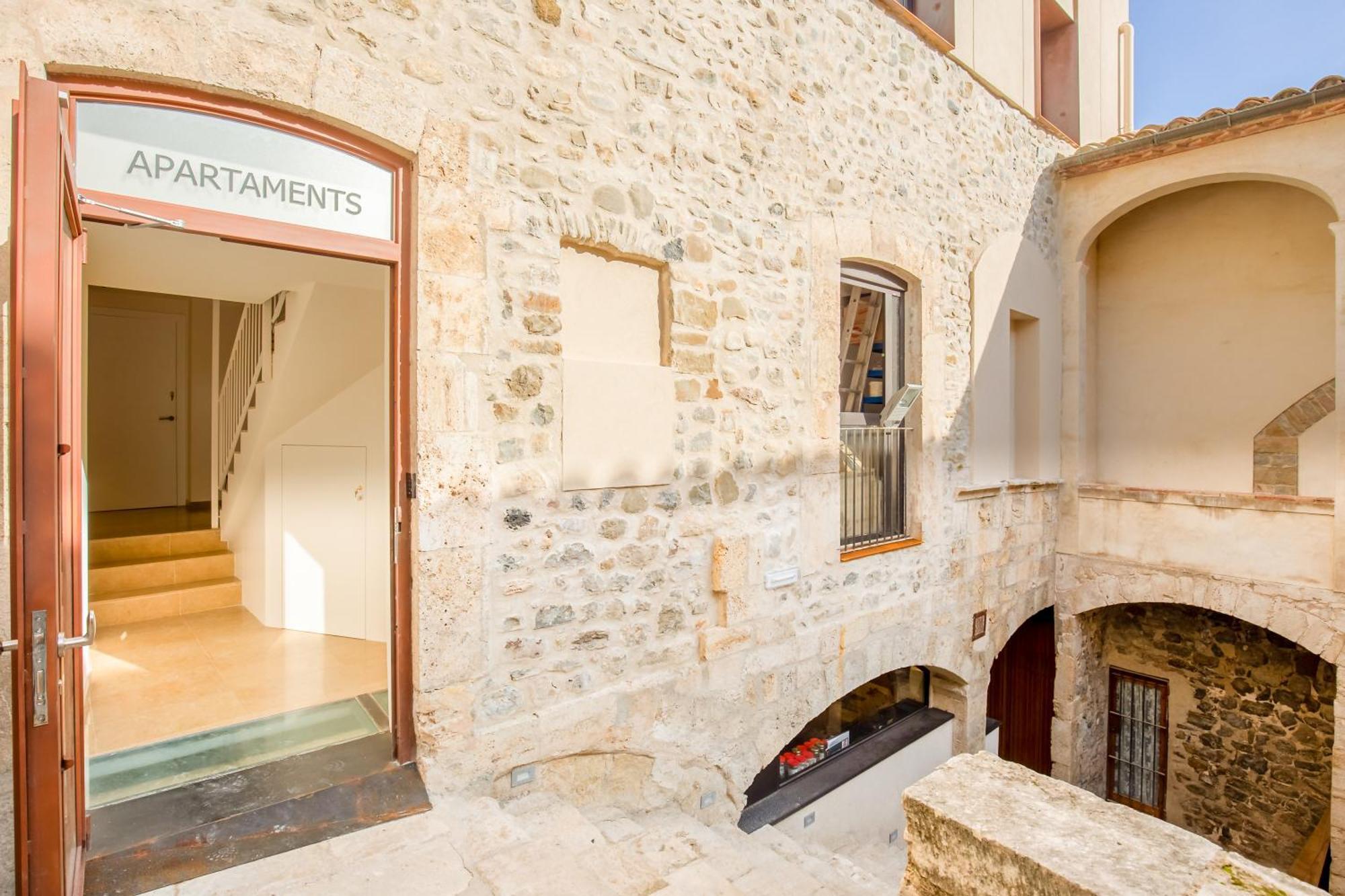 Can Cintet 1 Apartamento En La Plaza De Besalú Eksteriør billede