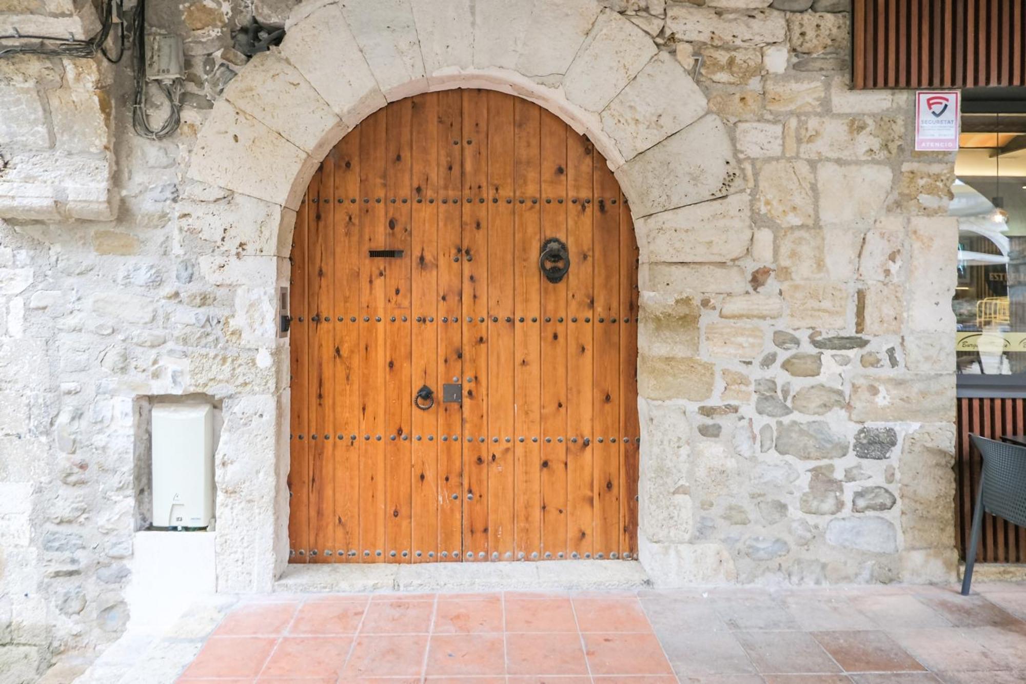 Can Cintet 1 Apartamento En La Plaza De Besalú Eksteriør billede
